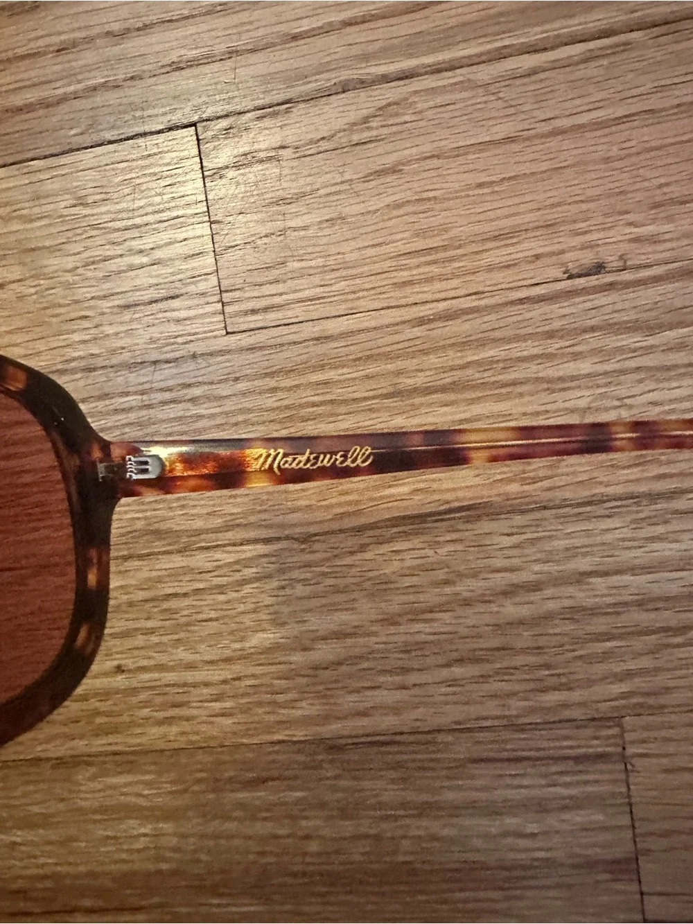 Madewell Logan Aviator in dark tortoise shell  Sunglasses - Brown Lenses